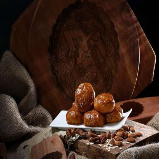 LEONG YIN SPECIAL MIXED NUTS MOON BISCUIT LEONG YIN SPECIAL MIXED NUTS MOON BISCUIT